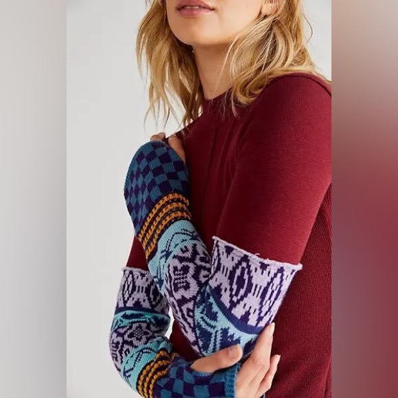 NWT We The Free Gorgeous Cuff Thermal Top - Wild Garnet Combo - Size Small - Picture 4 of 17